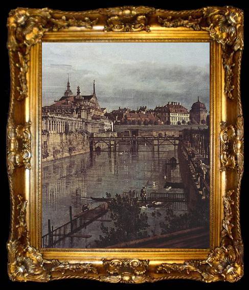 framed  Bernardo Bellotto Ansicht von Dresden, Der alte Wassergraben des Zwingers, von der Orangerie Richtung Stadt aus gesehen, ta009-2